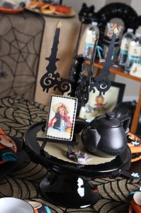 Vintage Halloween Party with Lots of REALLY CUTE IDEAS via Kara's Party Ideas | KarasPartyIdeas.com #HallowsEve #Party #Ideas #Supplies (20)