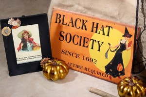 Vintage Halloween Party with Lots of REALLY CUTE IDEAS via Kara's Party Ideas | KarasPartyIdeas.com #HallowsEve #Party #Ideas #Supplies (10)
