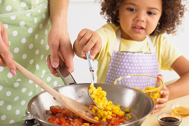 10 razões para começar a cozinhar com seu filho