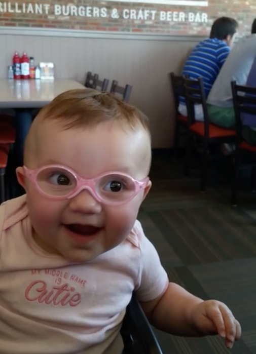 Como_saber_se_um_bebê_precisa_de_óculos