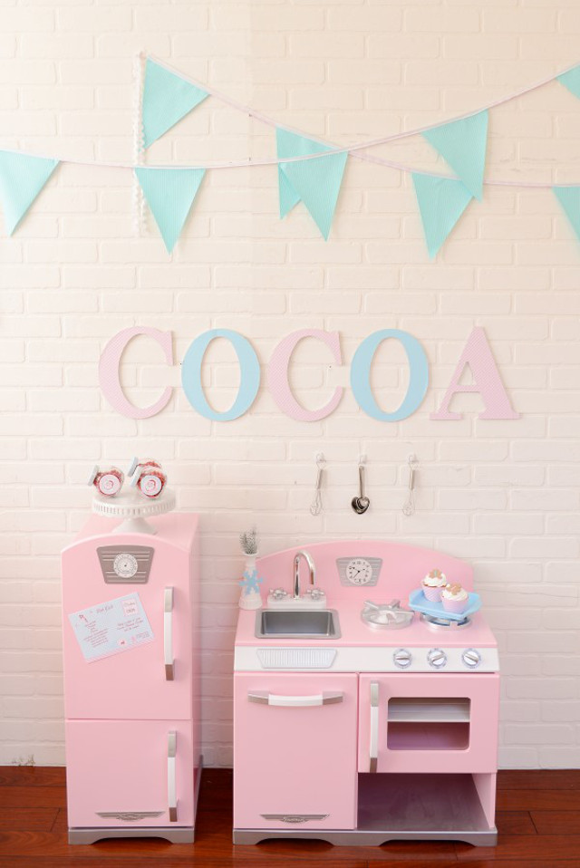 kids-vintage-pink-kitchen