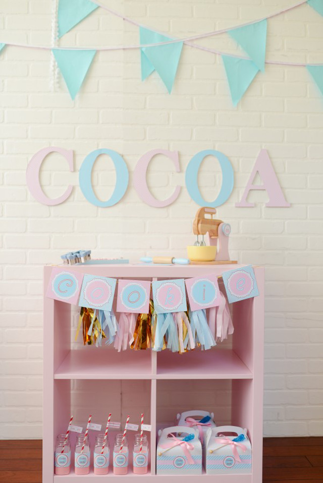 pink-and-blue-hot-cocoa-station